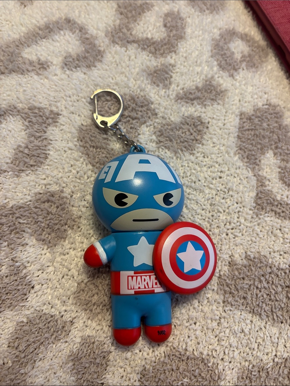 Lip Smackers Marvel Blue and Red Captain America Shield lipgloss Keychain